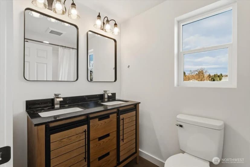 Property photo for 415 E Okanogan Avenue, Chelan photo 20