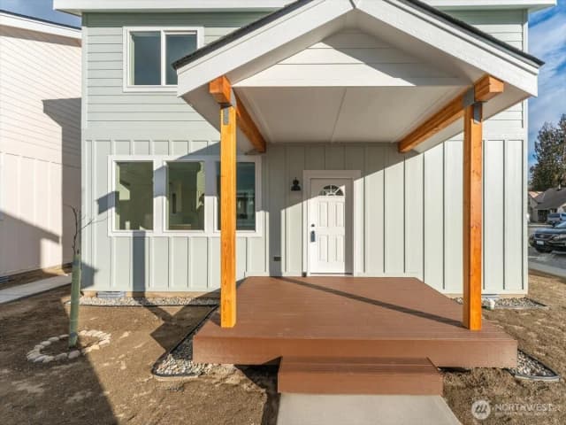 Property photo for 415 E Okanogan Avenue, Chelan
