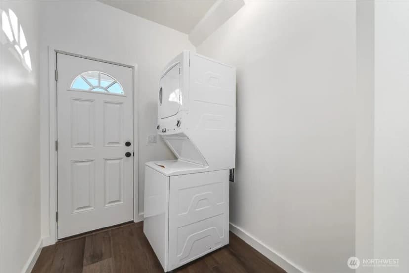 Property photo for 415 E Okanogan Avenue, Chelan photo 23