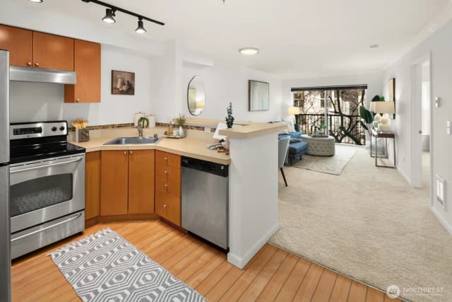 Property photo for 621 5 Avenue N #301, Seattle photo 4
