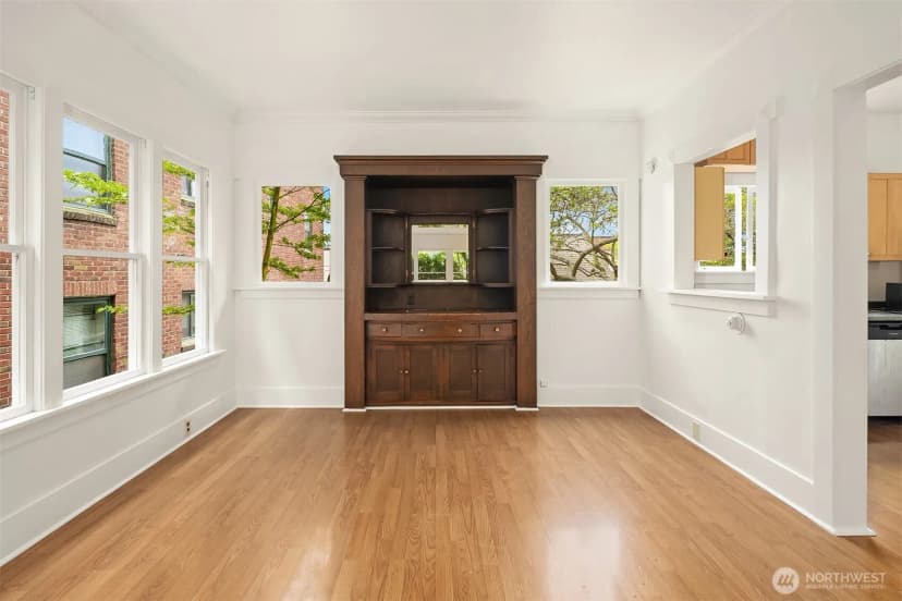 Property photo for 2031 Eastlake Avenue E, Seattle photo 5