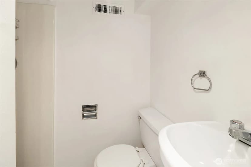 Property photo for 2031 Eastlake Avenue E, Seattle photo 23