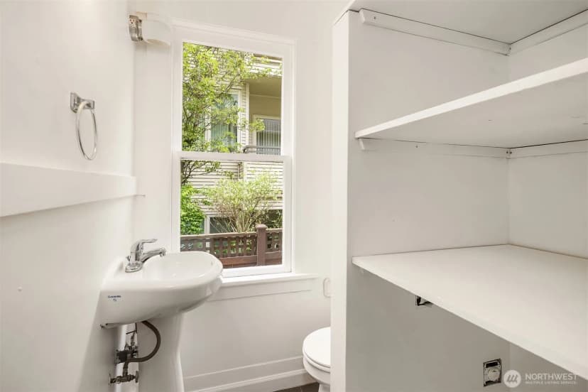 Property photo for 2031 Eastlake Avenue E, Seattle photo 11