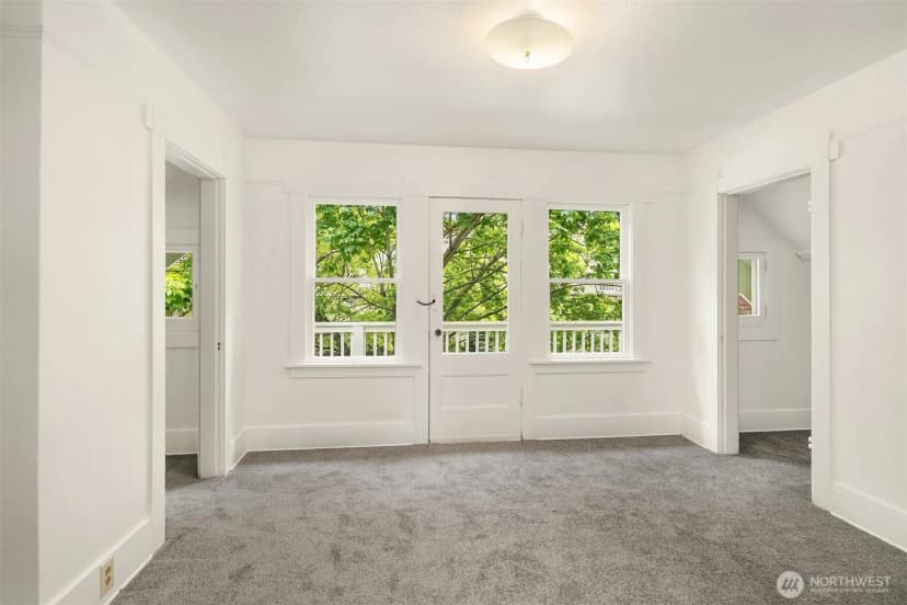 Property photo for 2031 Eastlake Avenue E, Seattle photo 13