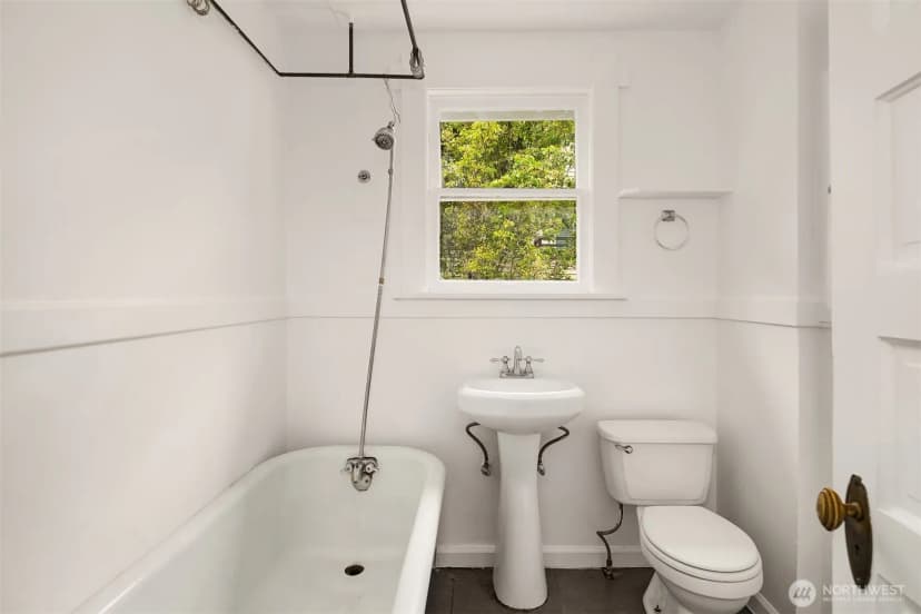 Property photo for 2031 Eastlake Avenue E, Seattle photo 18