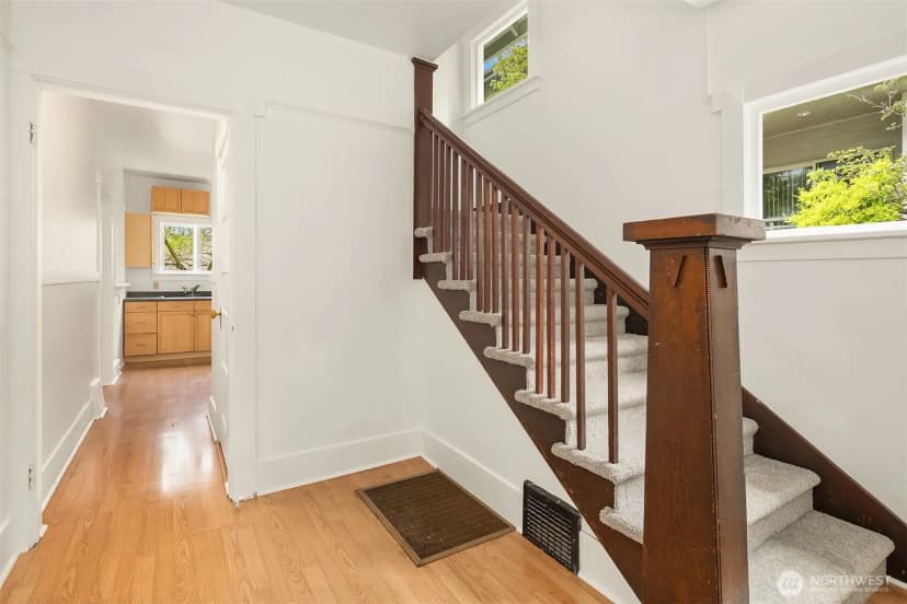 Property photo for 2031 Eastlake Avenue E, Seattle photo 10