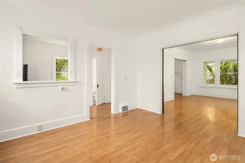 Property photo for 2031 Eastlake Avenue E, Seattle photo 8
