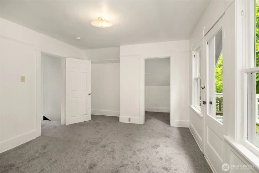 Property photo for 2031 Eastlake Avenue E, Seattle photo 14