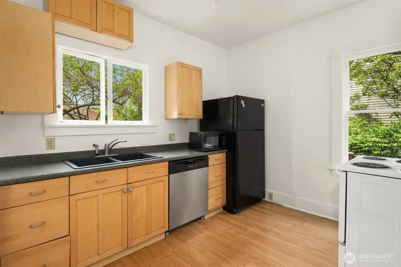 Property photo for 2031 Eastlake Avenue E, Seattle photo 6