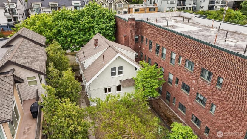 Property photo for 2031 Eastlake Avenue E, Seattle photo 27