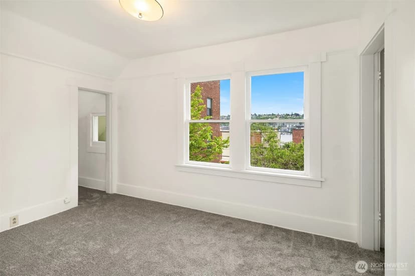 Property photo for 2031 Eastlake Avenue E, Seattle photo 16