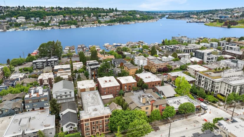 Property photo for 2031 Eastlake Avenue E, Seattle photo 29