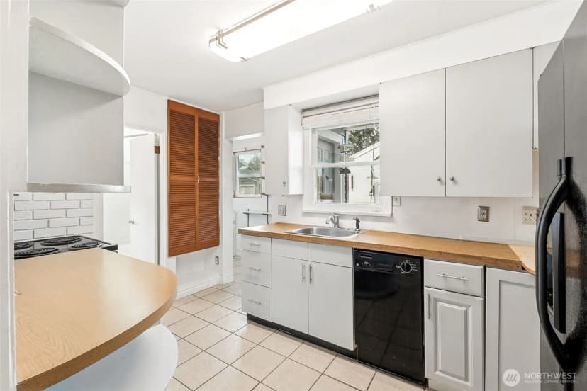 Property photo for 12413 2nd Avenue S, Seattle photo 5