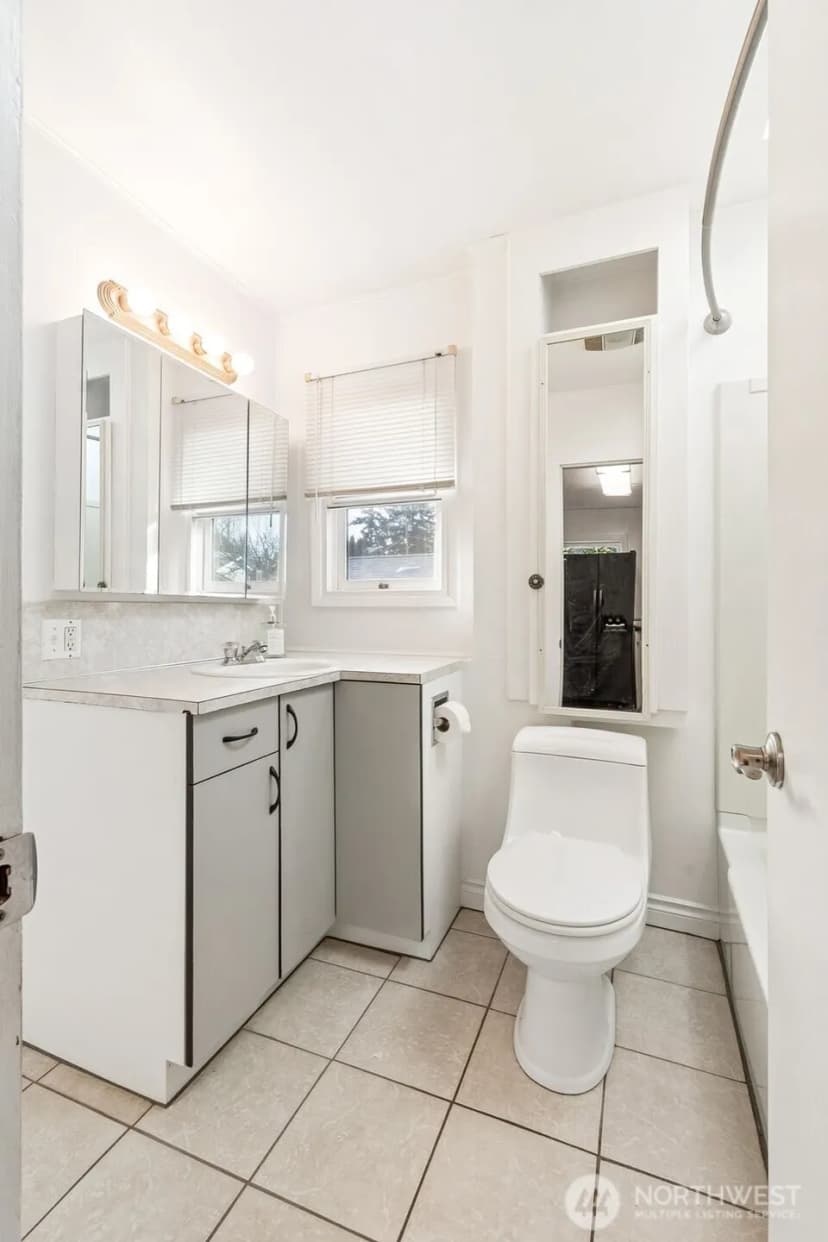 Property photo for 12413 2nd Avenue S, Seattle photo 9