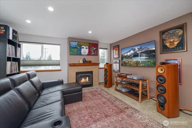 Property photo for 11532 15th Avenue Ne #301, Seattle photo 4