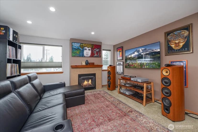 Property photo for 11532 15th Avenue Ne #301, Seattle photo 4