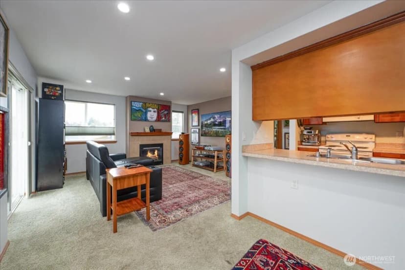 Property photo for 11532 15th Avenue Ne #301, Seattle photo 7