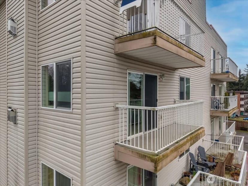Property photo for 11532 15th Avenue Ne #301, Seattle photo 27