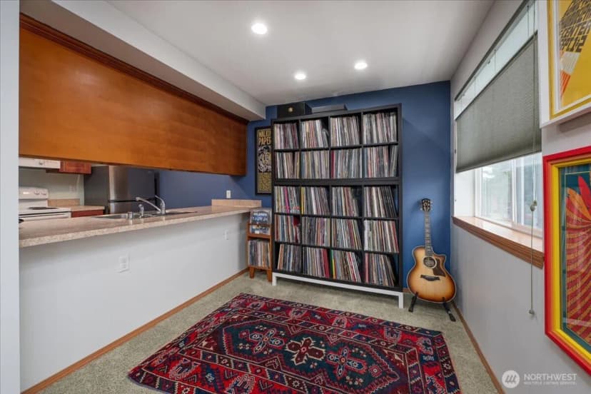 Property photo for 11532 15th Avenue Ne #301, Seattle photo 6