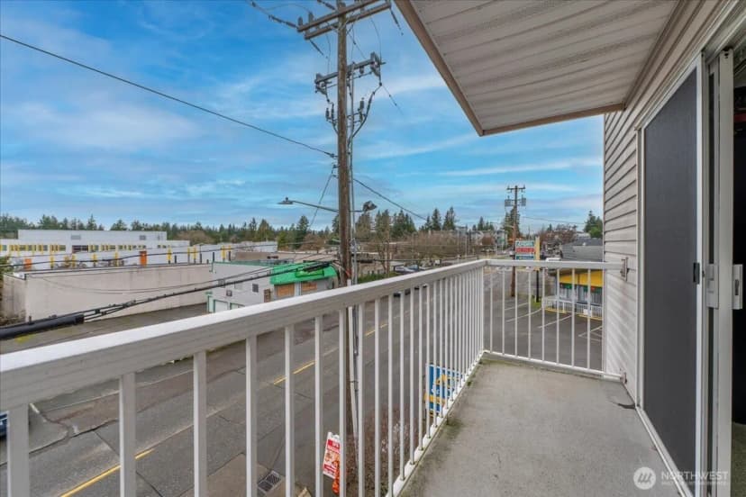 Property photo for 11532 15th Avenue Ne #301, Seattle photo 23