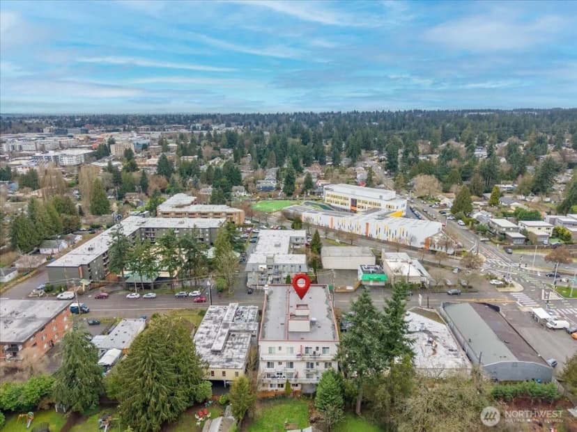 Property photo for 11532 15th Avenue Ne #301, Seattle photo 38