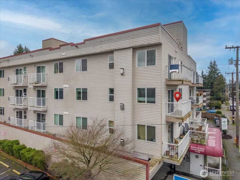Property photo for 11532 15th Avenue Ne #301, Seattle photo 26