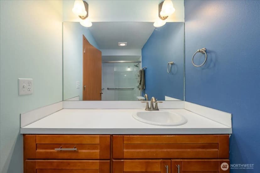 Property photo for 11532 15th Avenue Ne #301, Seattle photo 17