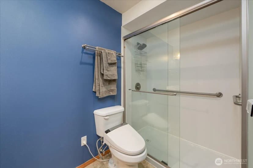 Property photo for 11532 15th Avenue Ne #301, Seattle photo 16