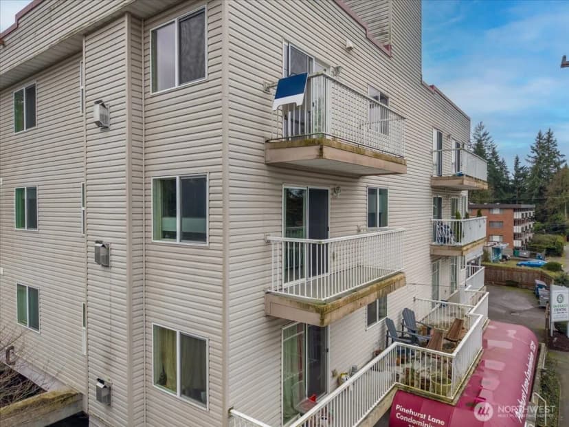 Property photo for 11532 15th Avenue Ne #301, Seattle photo 28
