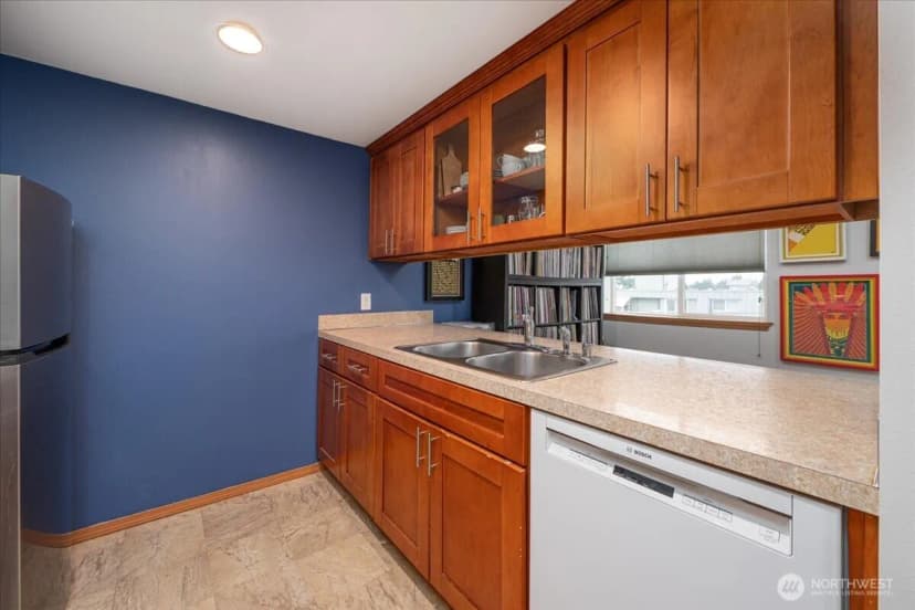 Property photo for 11532 15th Avenue Ne #301, Seattle photo 10