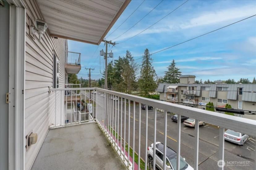Property photo for 11532 15th Avenue Ne #301, Seattle photo 22