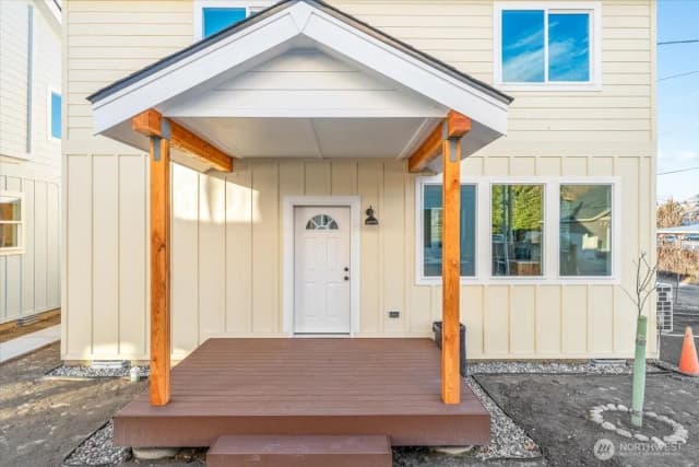 Property photo for 409 E Okanogan Avenue, Chelan
