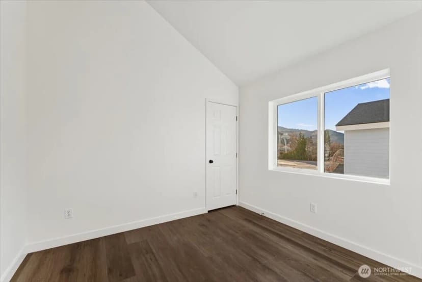 Property photo for 409 E Okanogan Avenue, Chelan photo 15