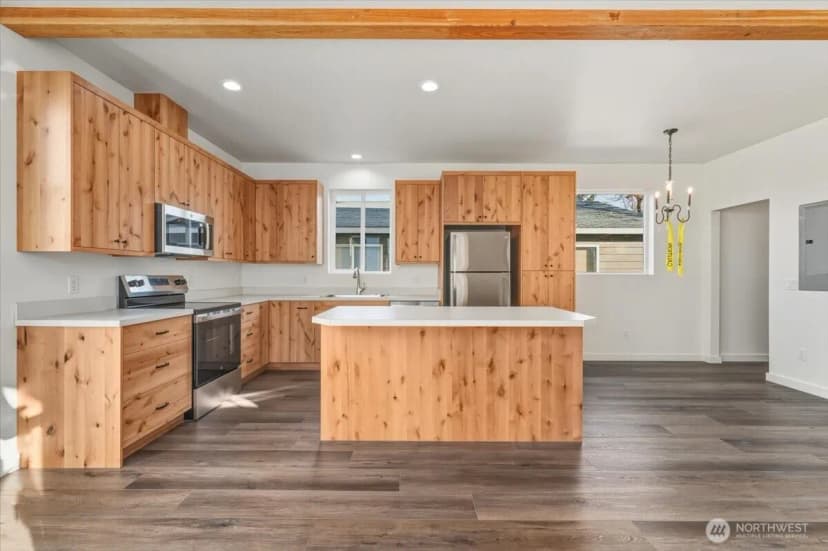 Property photo for 409 E Okanogan Avenue, Chelan photo 6