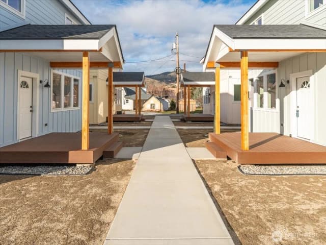 Property photo for 409 E Okanogan Avenue, Chelan photo 2