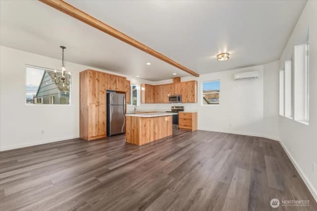 Property photo for 409 E Okanogan Avenue, Chelan photo 4