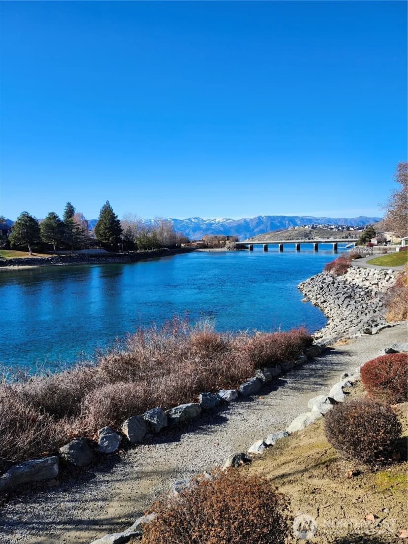 Property photo for 409 E Okanogan Avenue, Chelan photo 25