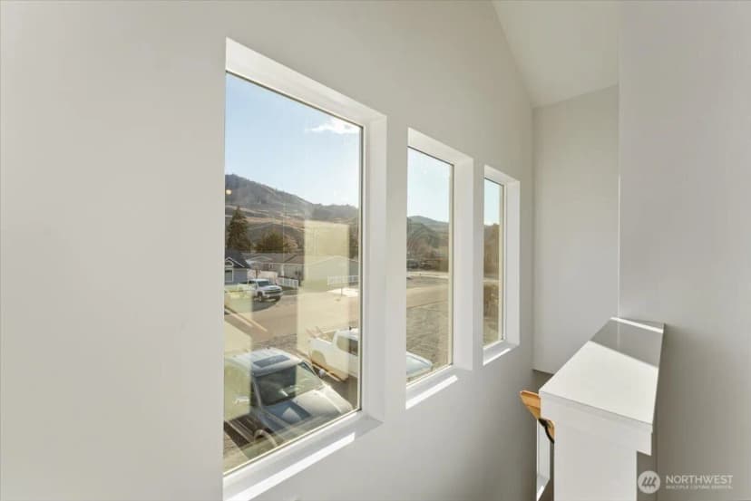 Property photo for 409 E Okanogan Avenue, Chelan photo 12