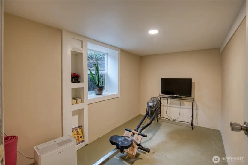 Property photo for 1301 N B Street, Aberdeen photo 34