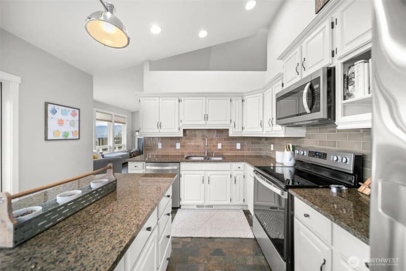 Property photo for 712 Vista View Place, East Wenatchee photo 12