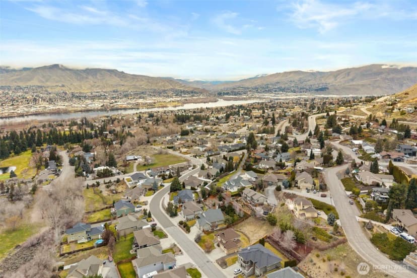 Property photo for 712 Vista View Place, East Wenatchee photo 39