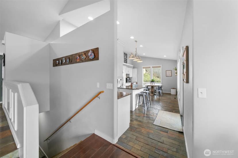 Property photo for 712 Vista View Place, East Wenatchee photo 11