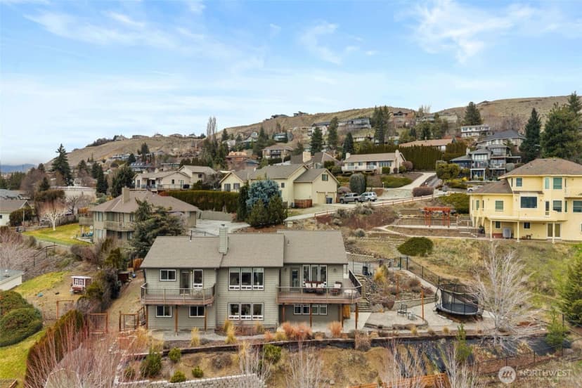 Property photo for 712 Vista View Place, East Wenatchee photo 2