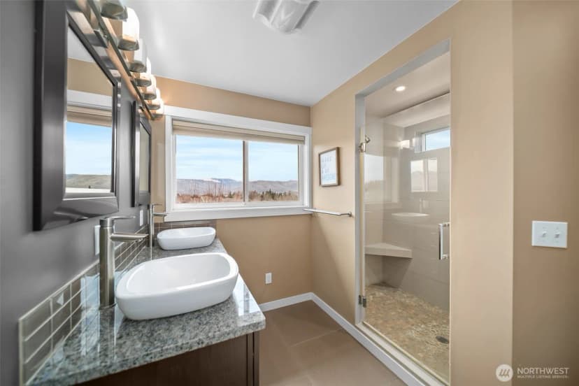 Property photo for 712 Vista View Place, East Wenatchee photo 25