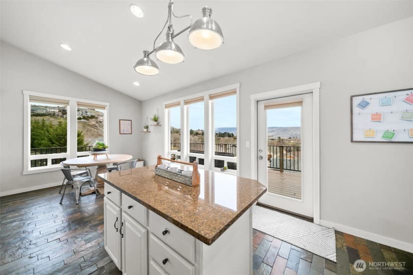 Property photo for 712 Vista View Place, East Wenatchee photo 16