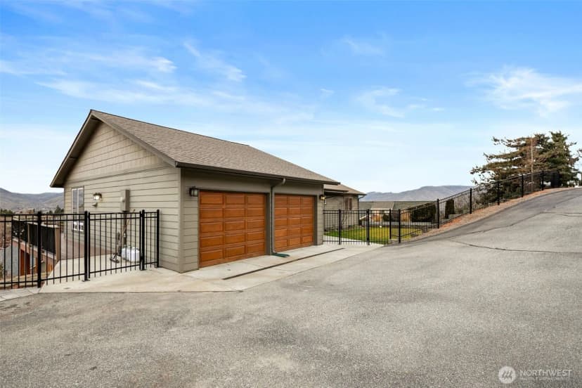 Property photo for 712 Vista View Place, East Wenatchee photo 35