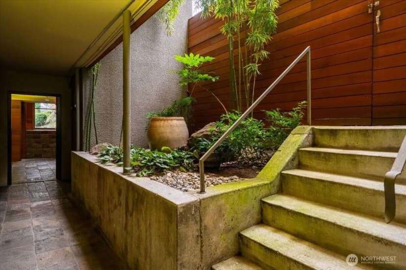 Property photo for 1717 5th Avenue N #103, Seattle photo 24