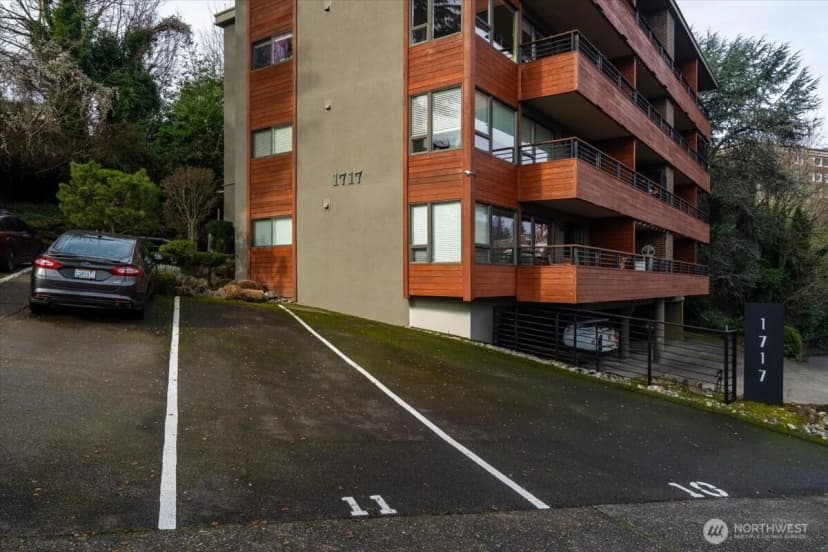 Property photo for 1717 5th Avenue N #103, Seattle photo 28