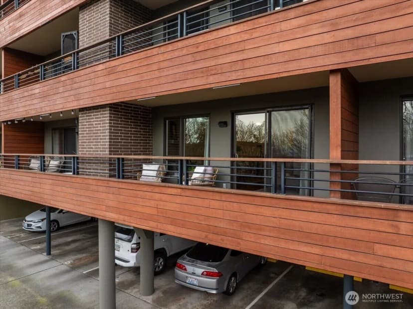 Property photo for 1717 5th Avenue N #103, Seattle photo 27