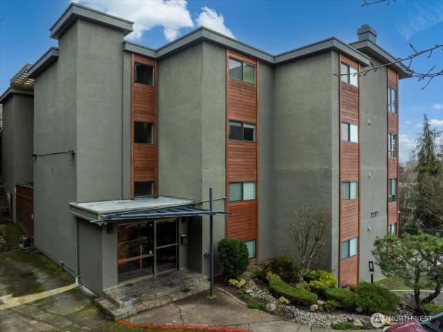 Property photo for 1717 5th Avenue N #103, Seattle photo 3